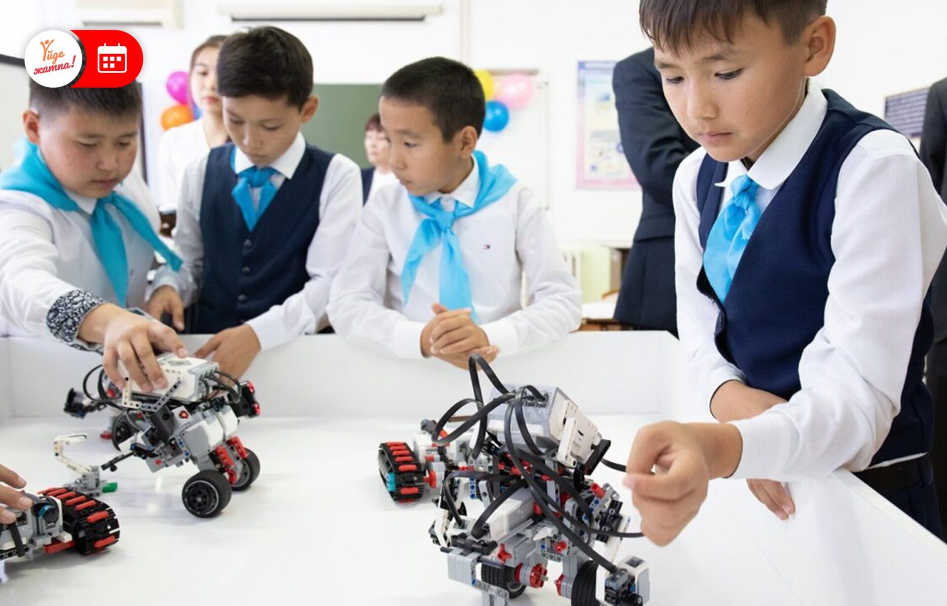 В кружке робототехники занимаются ученики. Робототехника в школе. Робототехника для детей. Кружок робототехника в школе. Робот школьник.
